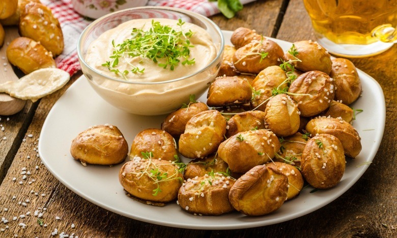 Pretzels with dipping